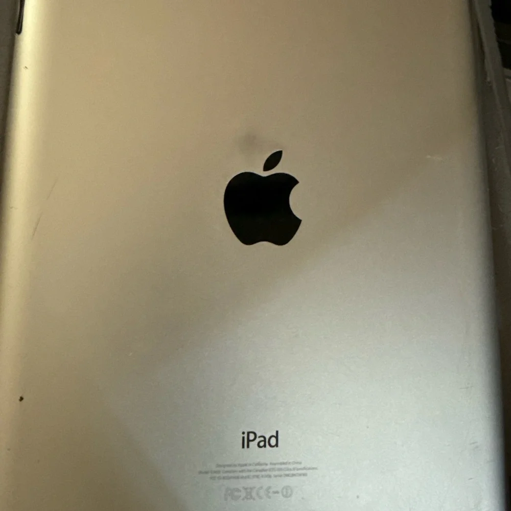 Apple IPAD 4th Generation Tablet with Gray Cover